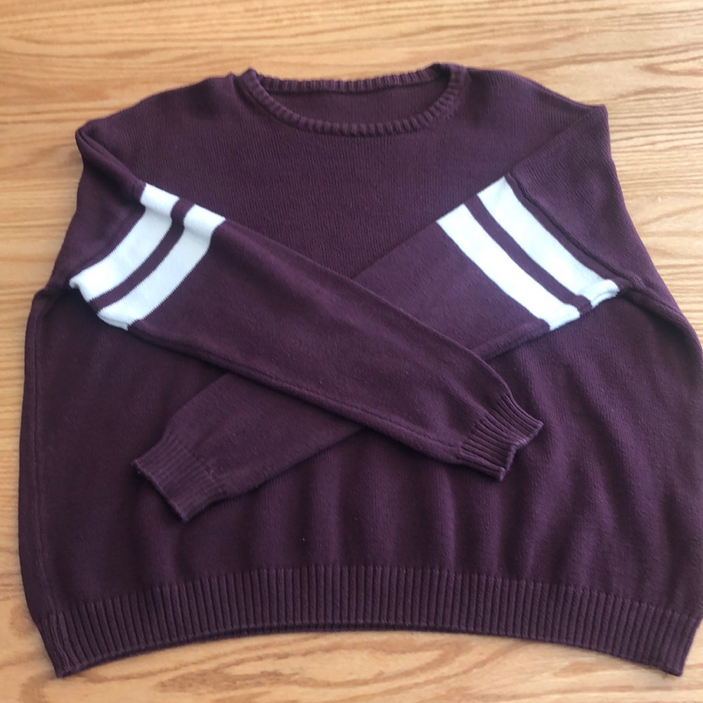 vintage light-weight burgundy and white long-sleeve Sweater